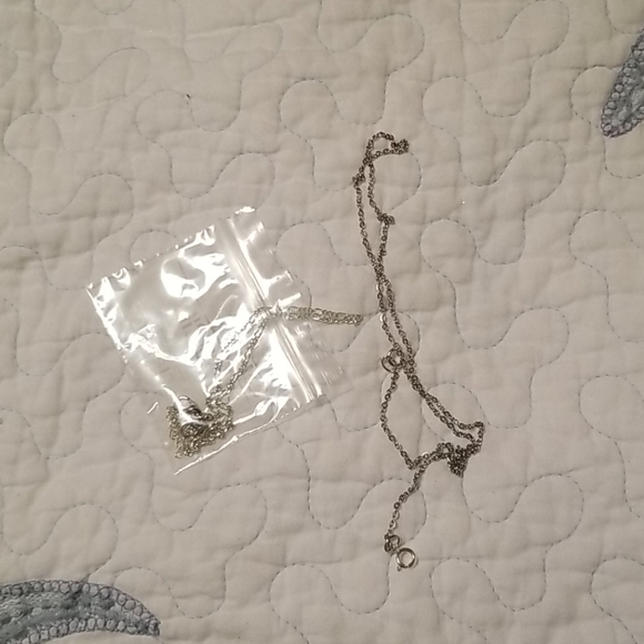 Trio of holiday facemask, chain and no touchkey - Picture 7 of 8